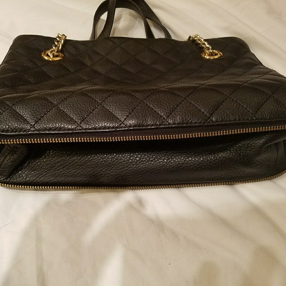 Calvin Klein Black Quilted Leather Shoulder Bag - Picture 2 of 6